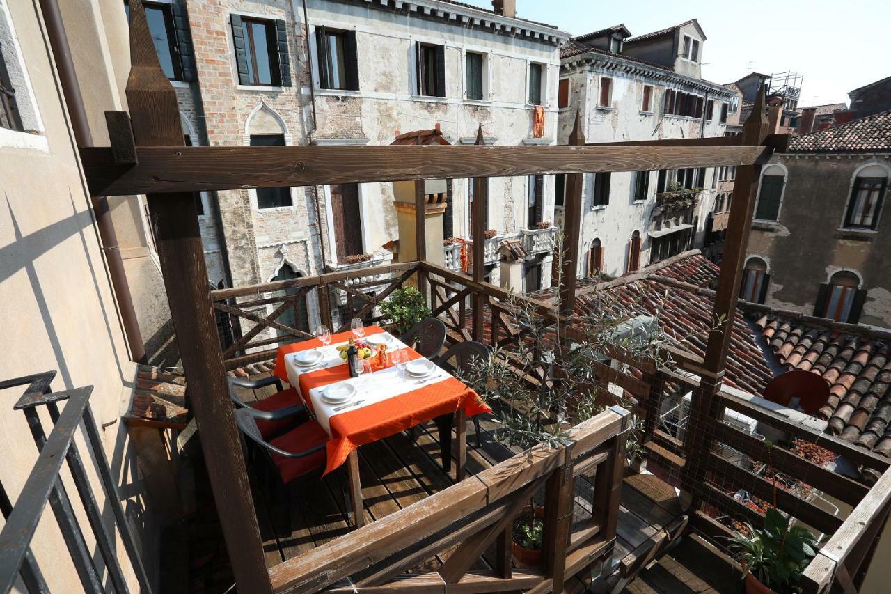 Apartment Ca Barbaro With Altana-appartamenti Storici- Venedig